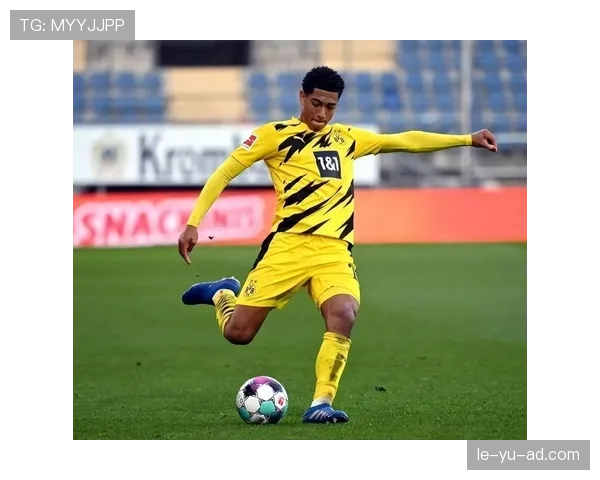 贝林厄姆荣膺FIFPRO世界十一人，新星闪耀足坛引关注