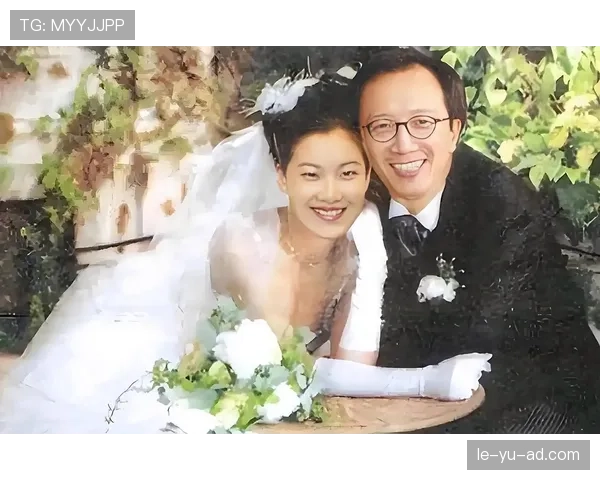 伏明霞出街像是随身带着银行，看看她包里的牌子我就怀疑人生